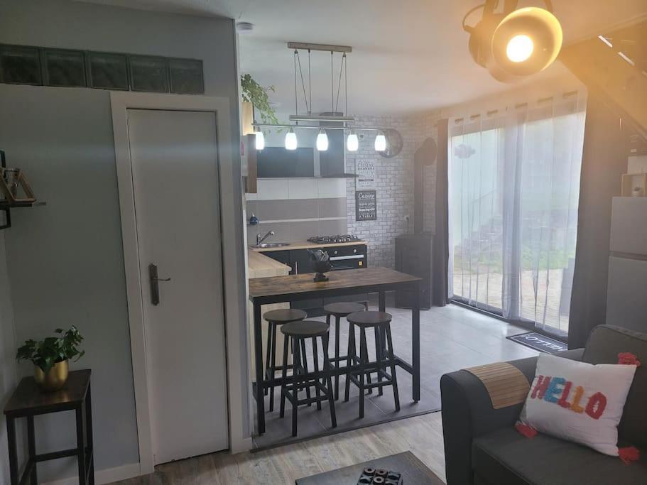Petite Maison Cosy En Duplex Eguelshardt Exterior foto