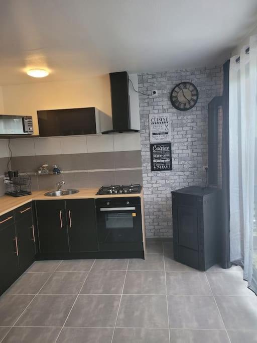 Petite Maison Cosy En Duplex Eguelshardt Exterior foto